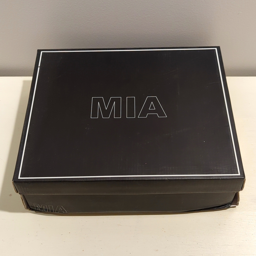 MIA high-heeled sneakers, size 7, olive